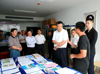 市委常委、副市長(zhǎng)謝忠率隊(duì)來(lái)我?？疾旖涣魑乃噭?chuàng)作工作